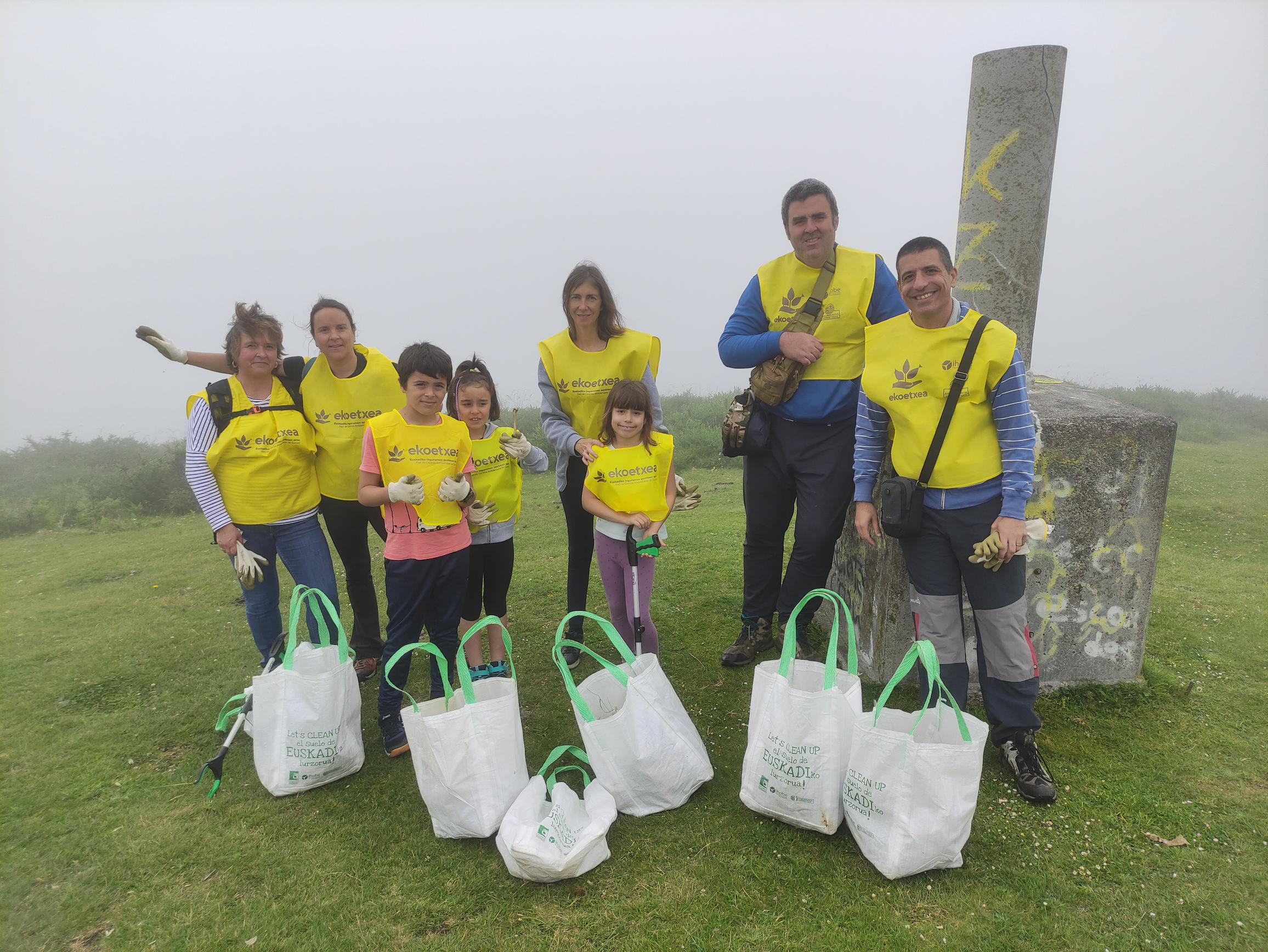Ekoetxea_Let'sCleanUpEuskadi-2024-Meatzaldea4